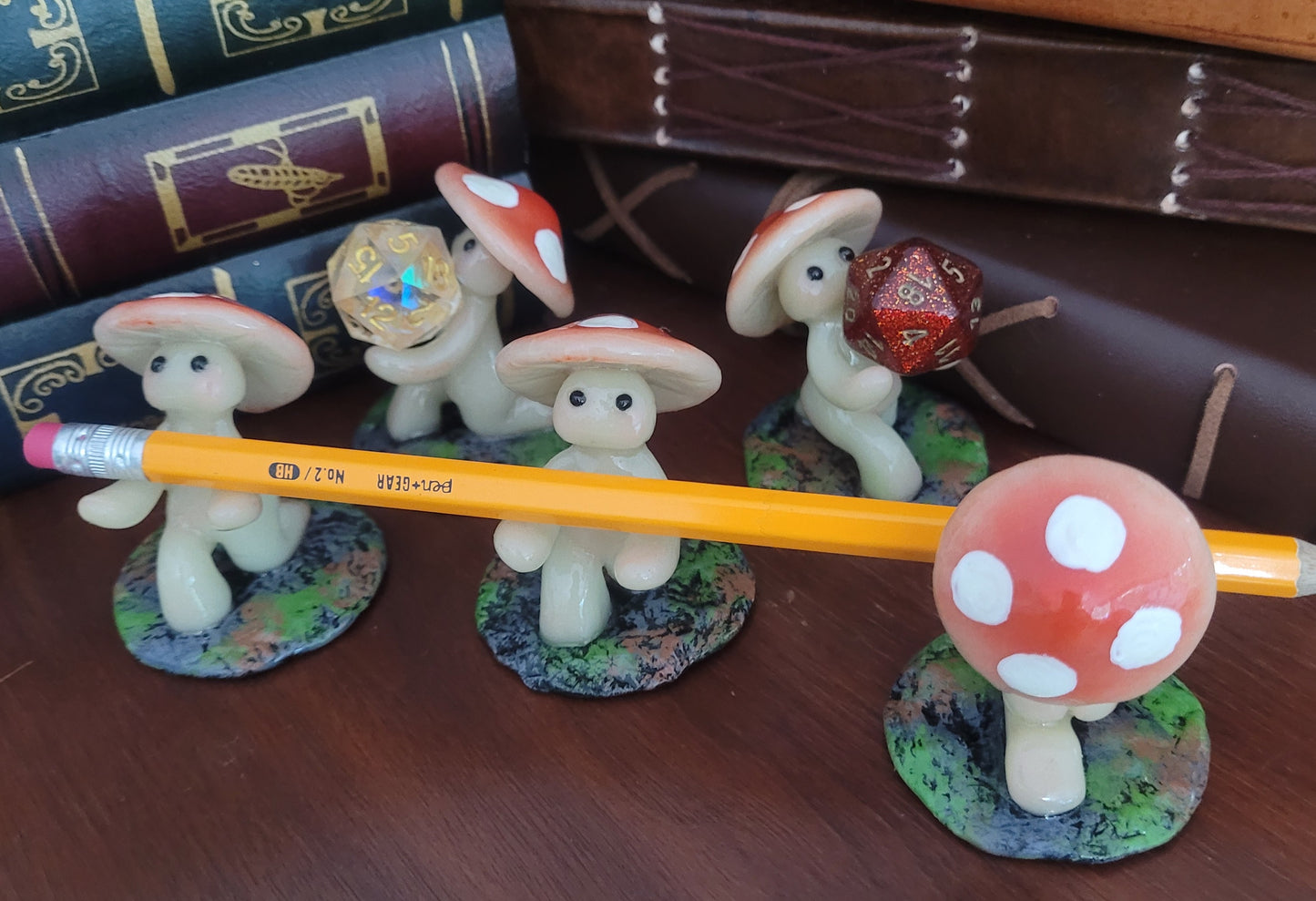 Desk Buddy Shroomen - Mini Sculptures