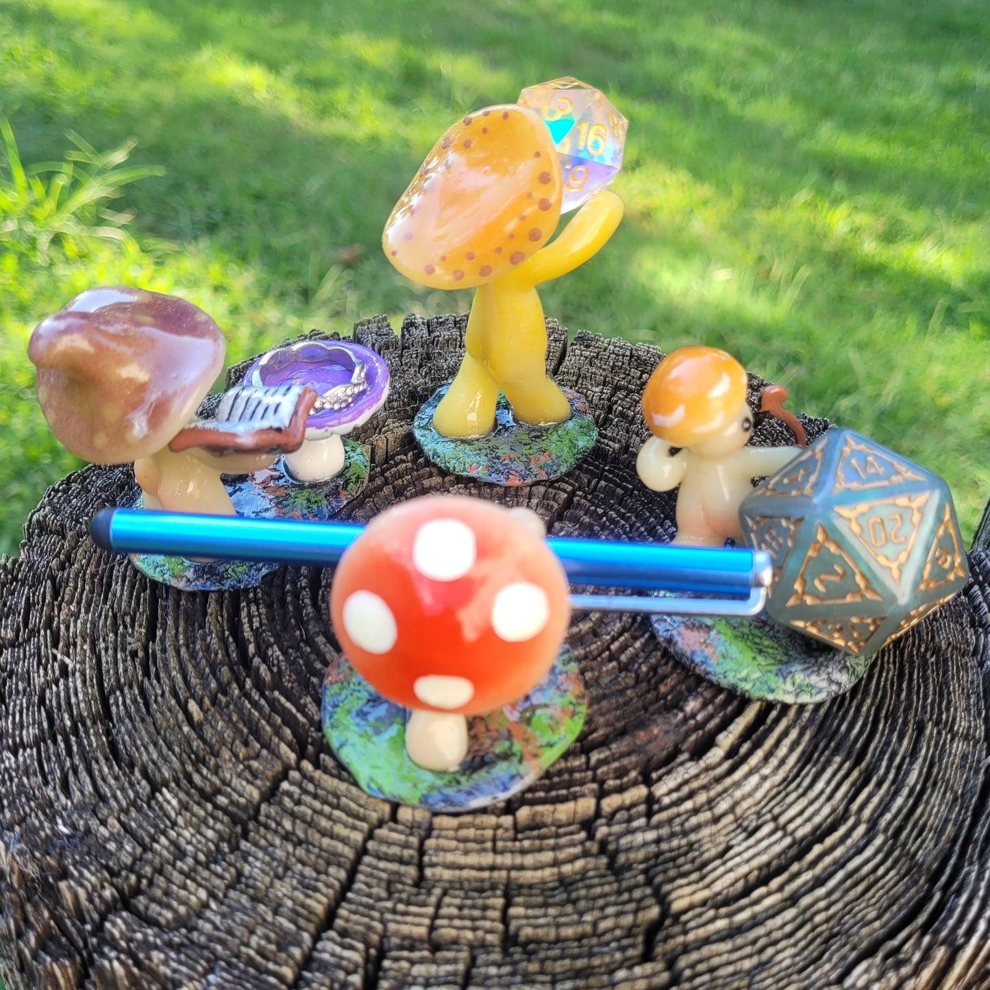 Desk Buddy Shroomen - Mini Sculptures